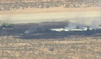 Bombardero de Estados Unidos se estrella tras despegar en base de California