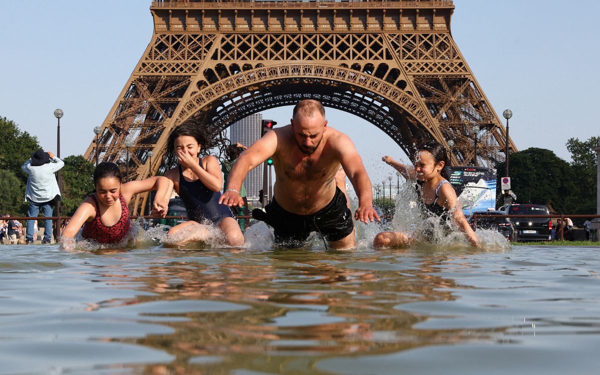 París bajo calor extremo: Eiffel y Louvre reducen horario París bajo calor extremo: Eiffel y Louvre reducen horario