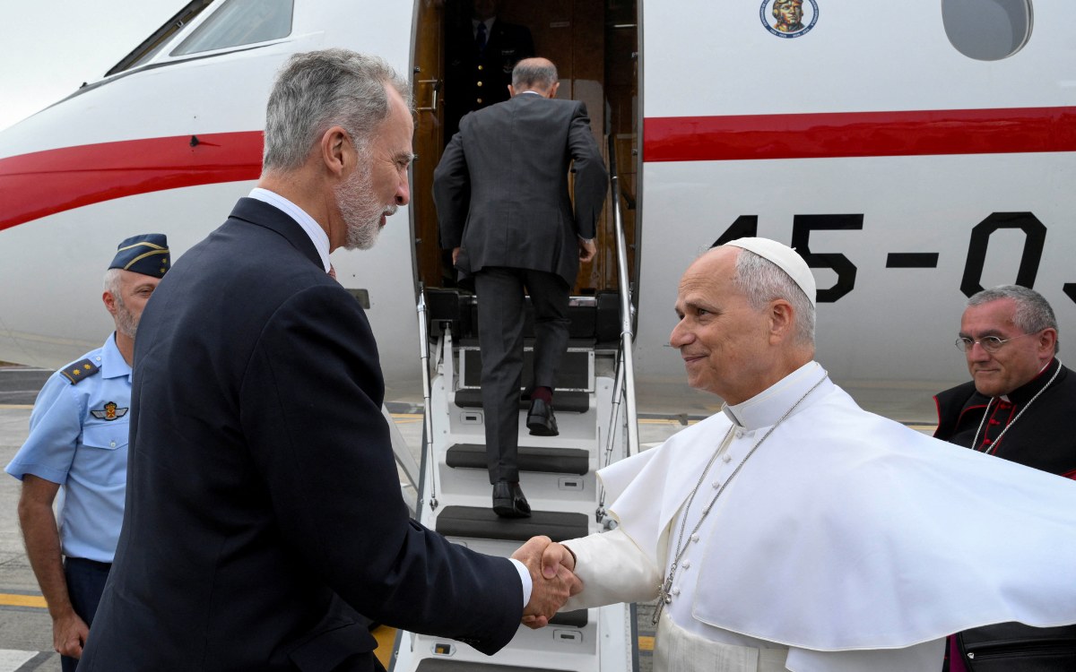 Avería aérea obliga al Papa León XIV a viajar en avión del rey de España Avería aérea obliga al Papa León XIV a viajar en avión del rey de España