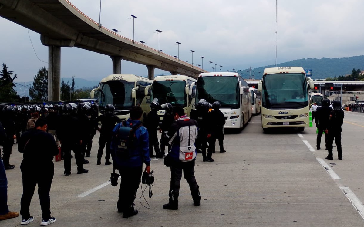 CNTE marchó en Reforma e Insurgentes y amaga con bloquear el AICM; SSC retiene a normalistas en Tlalpan CNTE marchó en Reforma e Insurgentes y amaga con bloquear el AICM; SSC retiene a normalistas en Tlalpan