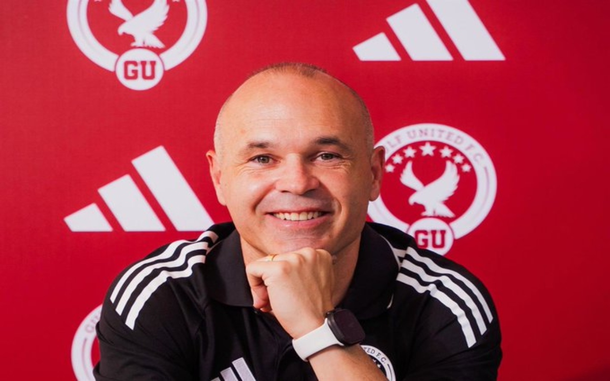 Andrés Iniesta hace sus pininos como técnico en el Gulf United de Dubái | Video Andrés Iniesta hace sus pininos como técnico en el Gulf United de Dubái | Video