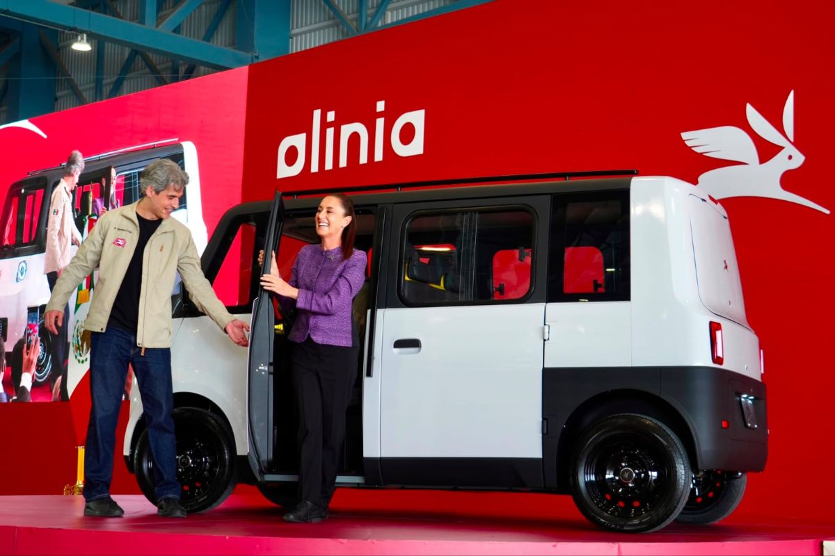 Sheinbaum presenta prototipo de Olinia, el primer vehículo e