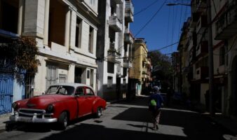 Cuba aprueba reformas hacia una mayor economía de mercado