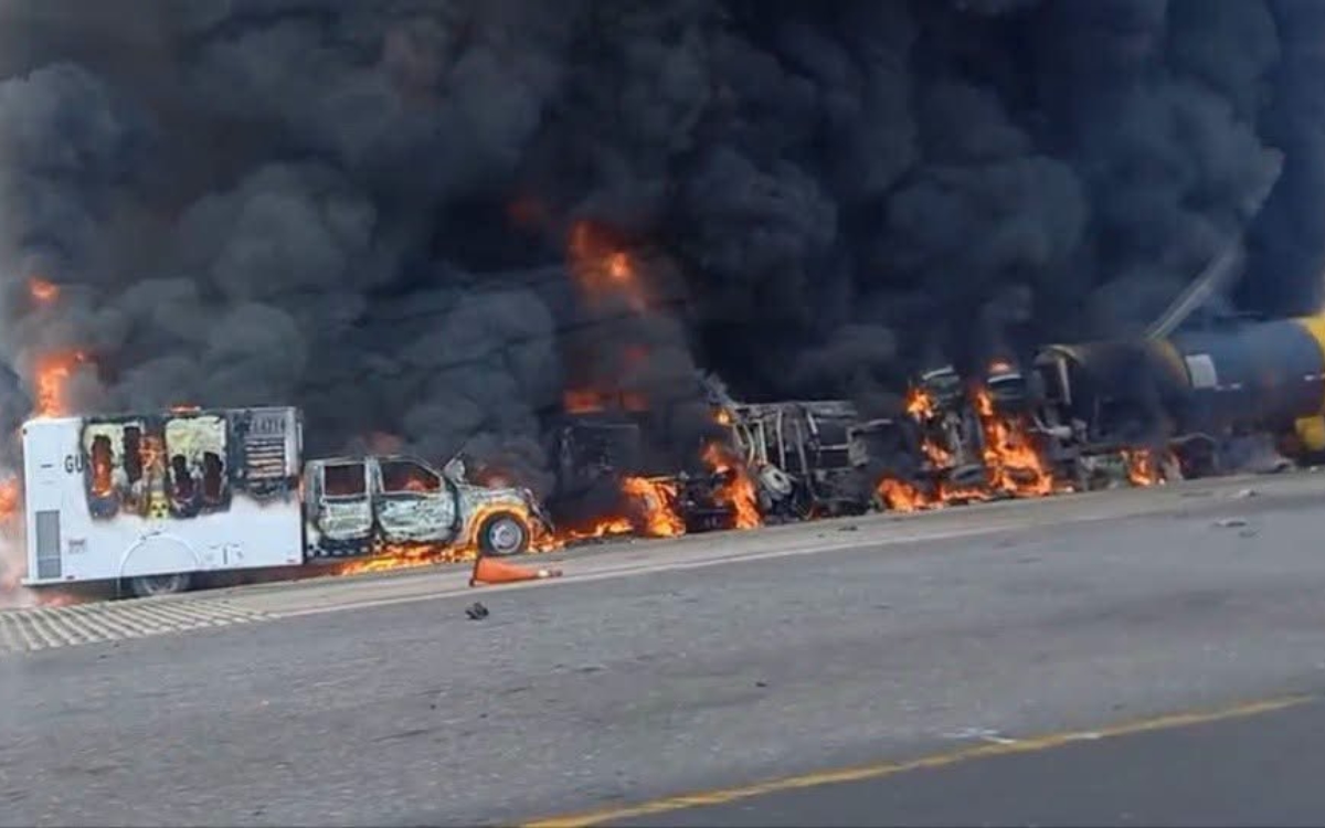 Explota pipa de combustible en la carretera Cárdenas-Coatzacoalcos Explota pipa de combustible en la carretera Cárdenas-Coatzacoalcos