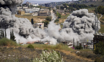 Israel bombardea un bastión de Hezbolá en Beirut mientras Irán y EE.UU. negocian un acuerdo