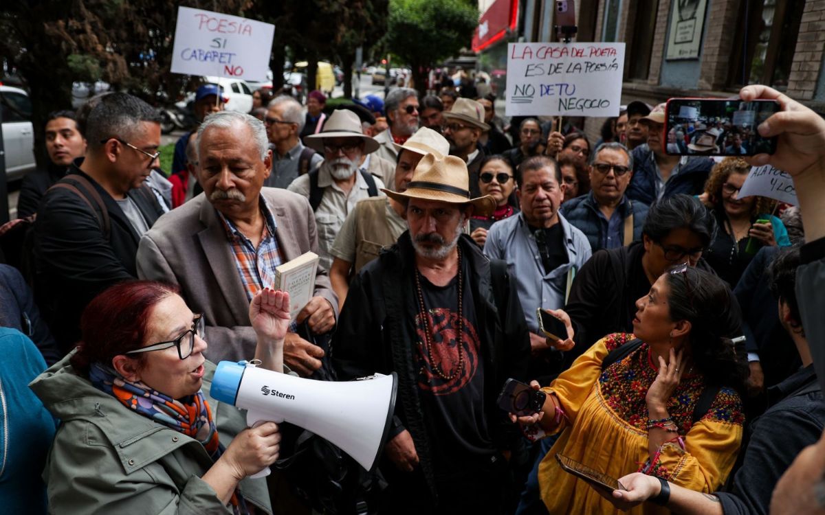 Comunidad literaria protesta contra cambios a Casa Ramón Lopez Velarde e imposición de cabaret Comunidad literaria protesta contra cambios a Casa Ramón Lopez Velarde e imposición de cabaret