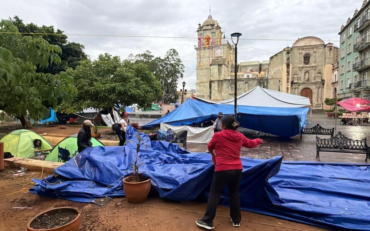 CNTE levanta plantón tras 26 días de protesta | Oaxaca CNTE levanta plantón tras 26 días de protesta | Oaxaca