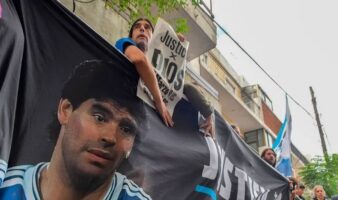 Juicio Maradona 2: Tienen médicas acusadas por la muerte de El Díez un tenso careo