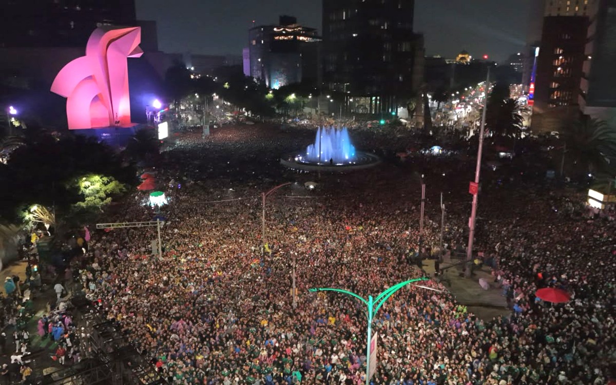 Más de un millón de personas salen a las calles de CDMX a celebrar el triunfo Más de un millón de personas salen a las calles de CDMX a celebrar el triunfo