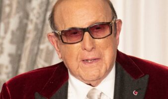 Murió Clive Davis, el productor musical conocido como 