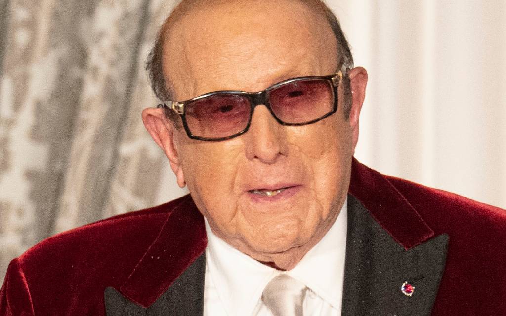 Murió Clive Davis, el productor musical conocido como "el hombre de las orejas de oro" Murió Clive Davis, el productor musical conocido como "el hombre de las orejas de oro"