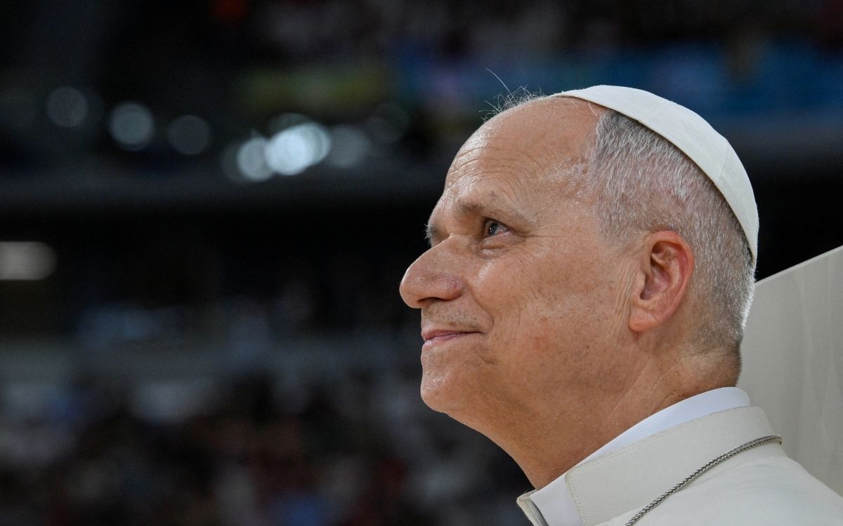 El papa en España | Se reúne con Bad Bunny, denuncia la viol