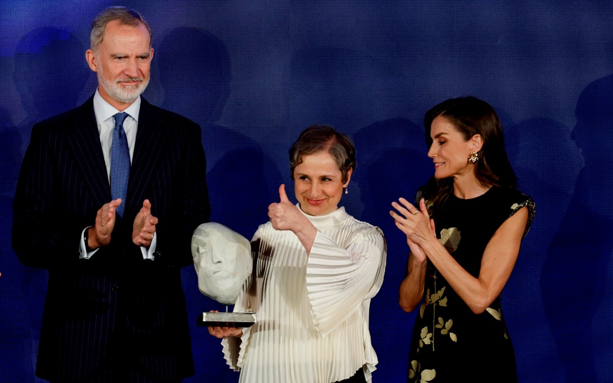 Aristegui Noticias recibe premio de El Confidencial por Televisa Leaks Aristegui Noticias recibe premio de El Confidencial por Televisa Leaks
