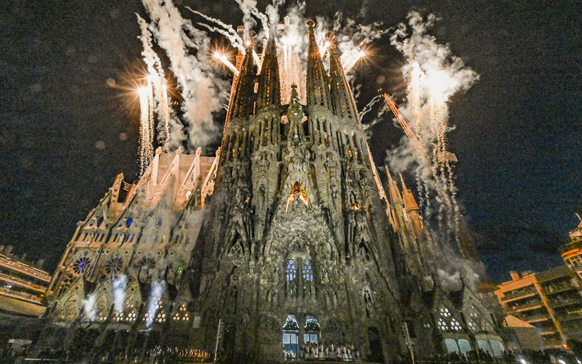 El papa bendice la Torre de Jesús de la Sagrada Fa