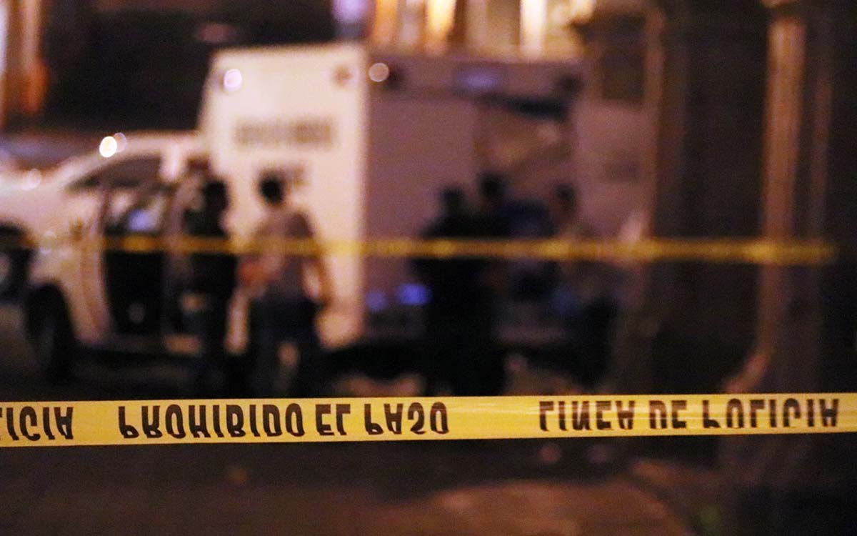 Asesinan a dos personas dentro de un vehículo en Paseo de la