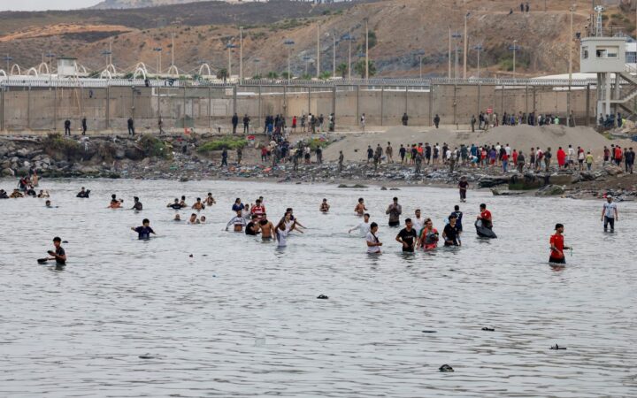 Recuperan 43 cadáveres en la costa de Ceuta tras la entrada de migrantes Recuperan 43 cadáveres en la costa de Ceuta tras la entrada de migrantes
