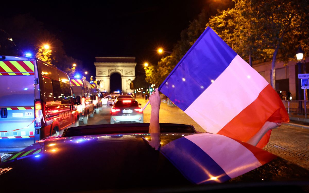 Muere adolescente durante los festejos por el triunfo de Francia ante Marruecos Muere adolescente durante los festejos por el triunfo de Francia ante Marruecos
