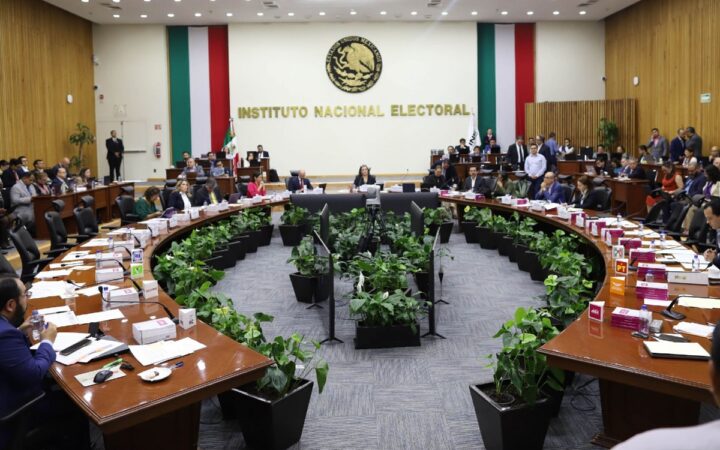 INE patea el bote; pospone fijar reglas para las preprecampañas de partidos INE patea el bote; pospone fijar reglas para las preprecampañas de partidos