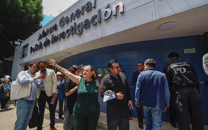 Aristegui en Vivo: Cerrarán todas las escuelas militarizadas; despojos en la CDMX; Kia invertirá 649 mdd (30/07/2026) Aristegui en Vivo: Cerrarán todas las escuelas militarizadas; despojos en la CDMX; Kia invertirá 649 mdd (30/07/2026)