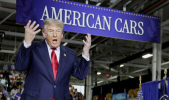 Trump presume que su política arancelaria frena los negocios que van a 'Mé-ji-jo'