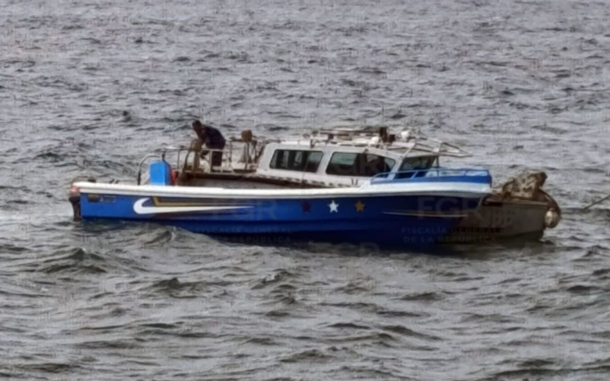 Marina intercepta dos lanchas con 2.5 toneladas de cocaína Marina intercepta dos lanchas con 2.5 toneladas de cocaína