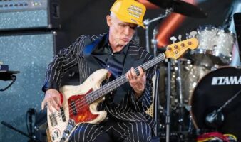 Flea, un paso delante de los Red Hot Chili Peppers (Reseña)