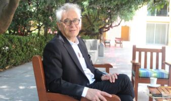 “Me siento cómodo en la autobiografía, me permite acomodar la memoria”: Jordi Soler