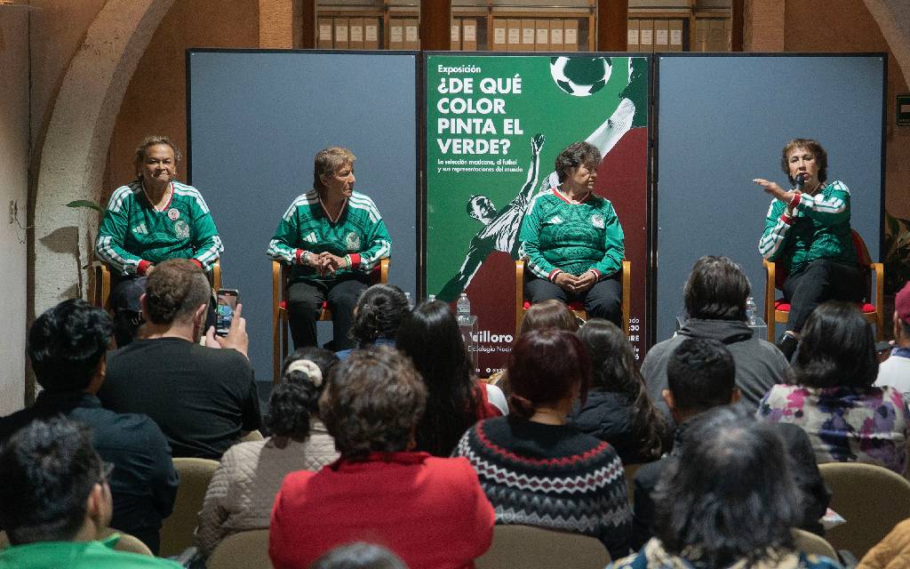 "Las pioneras del 71" se reencuentran en El Colegio Nacional "Las pioneras del 71" se reencuentran en El Colegio Nacional