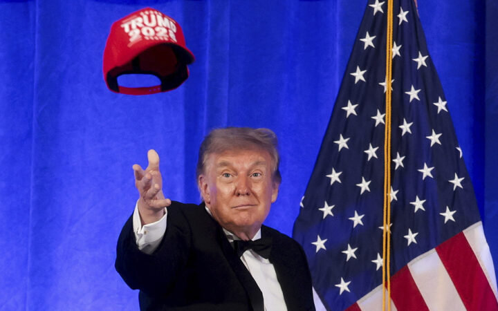 Trump se coloca una gorra '2028' y vuelve a hablar de un nuevo mandato Trump se coloca una gorra '2028' y vuelve a hablar de un nuevo mandato