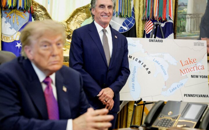Trump firma un decreto para cambiar el nombre del Lago de Ontario a "Lago de América" Trump firma un decreto para cambiar el nombre del Lago de Ontario a "Lago de América"