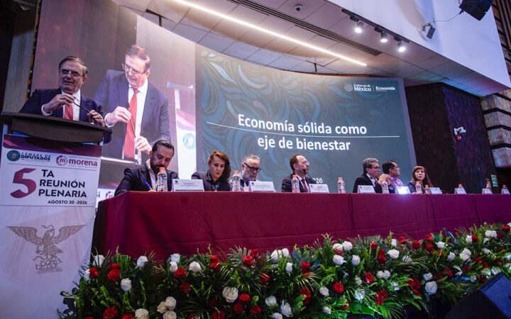 'Reto mayúsculo' para México frente a EE.UU. en el T-MEC: Ebrard en plenaria de Morena 'Reto mayúsculo' para México frente a EE.UU. en el T-MEC: Ebrard en plenaria de Morena