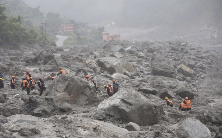 Asciende a 804 el número de muertos por la riada en Nepal, con más de 3,000 desaparecidos Asciende a 804 el número de muertos por la riada en Nepal, con más de 3,000 desaparecidos