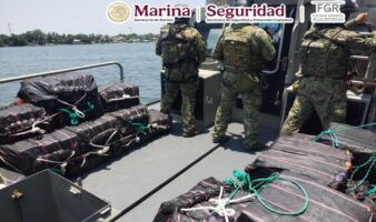 Marina halla 1.6 toneladas de cocaína flotando en aguas de Michoacán