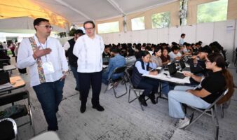 Rector de la UNAM supervisa examen de control en Oaxaca