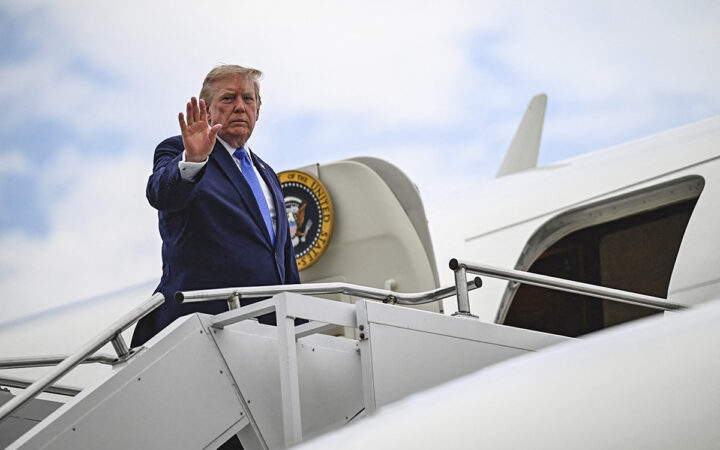 El cambio de avión en secreto: ¿por qué la maniobra para proteger a Trump genera interrogantes de seguridad? El cambio de avión en secreto: ¿por qué la maniobra para proteger a Trump genera interrogantes de seguridad?