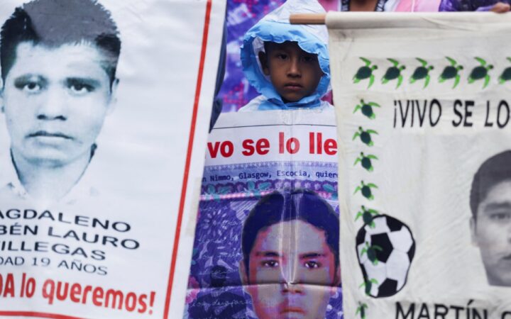 A 12 años del caso Ayotzinapa, marchan en CDMX A 12 años del caso Ayotzinapa, marchan en CDMX