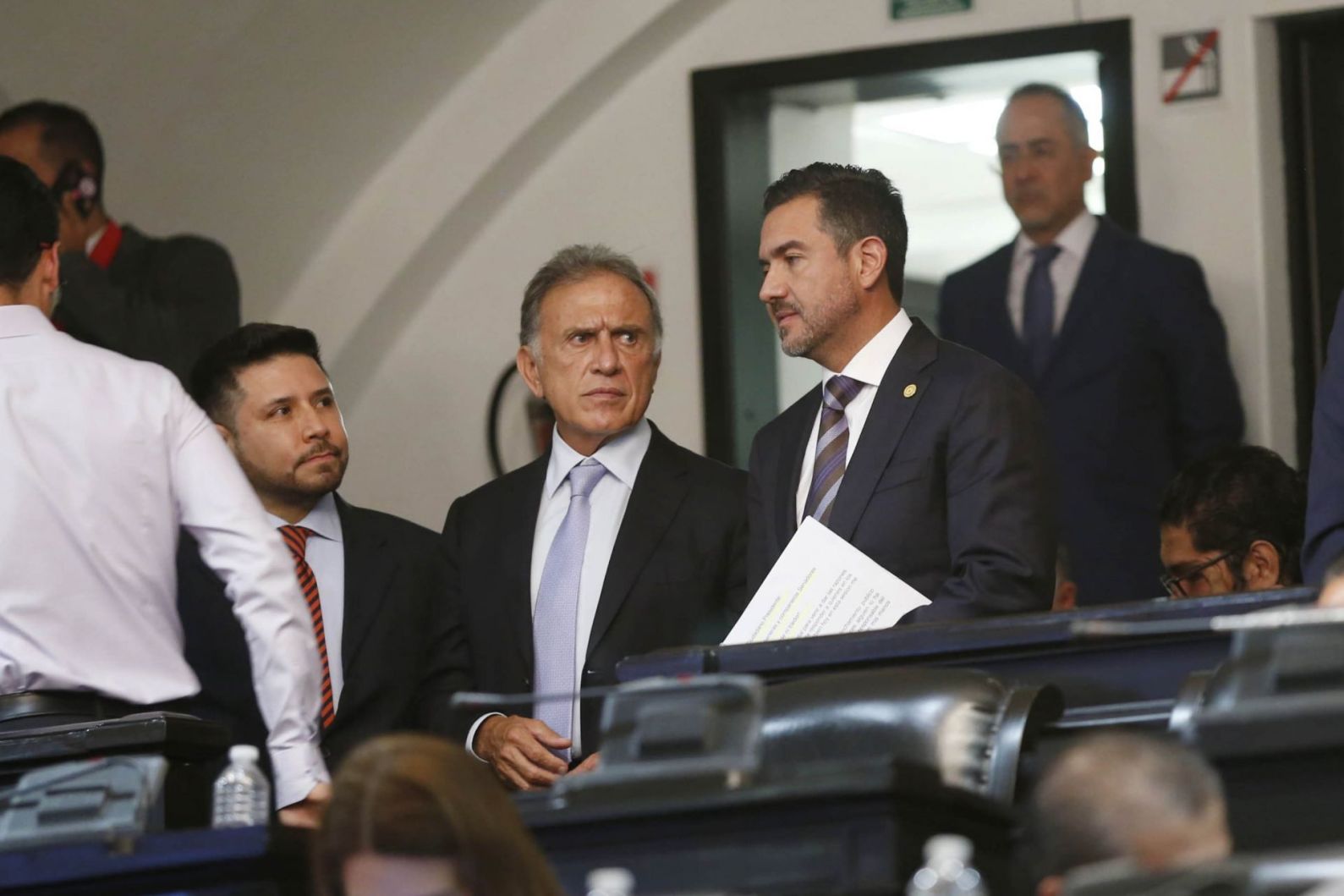 Miguel Ángel Yunes Linares y su hijo Miguel Ángel Yunes Márquez durante la sesión para continuar la discusión de la reforma judicial. Fotografía: Cuartoscuro