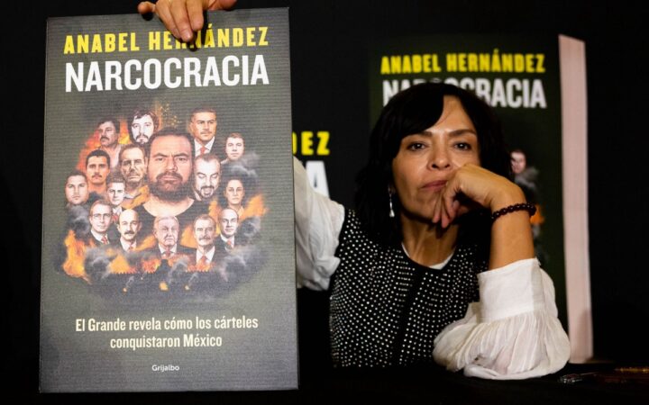 Anabel Hernández presenta 'Narcocracia': 'México no se va a quedar callado ni de rodillas' Anabel Hernández presenta 'Narcocracia': 'México no se va a quedar callado ni de rodillas'