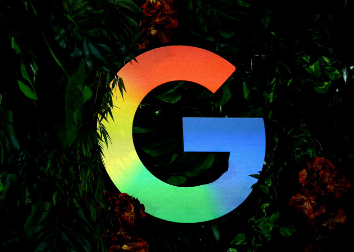 Siegel antes trabajó en Google entre 2004 y 2019, pero abandonó la empresa tras llegar a la conclusión de que el sector tecnológico se había "estancado" en su capacidad para crear espacios en línea seguros para los consumidores.