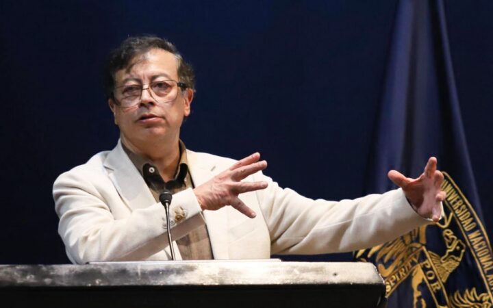 Petro advierte a México de 'algoritmos' que podrían alterar sus elecciones Petro advierte a México de 'algoritmos' que podrían alterar sus elecciones