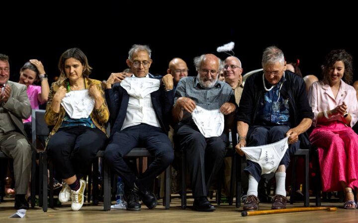 Urinario antisalpicaduras y calzones para medir la salud del suelo, los irreverentes IG Nobel premian la ciencia más insólita Urinario antisalpicaduras y calzones para medir la salud del suelo, los irreverentes IG Nobel premian la ciencia más insólita