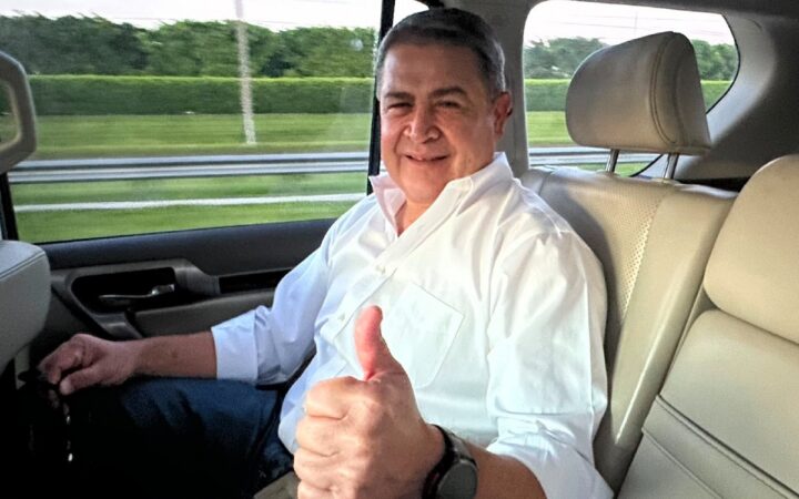 Expresidente de Honduras indultado por EE.UU. libra cargos por fraude y lavado Expresidente de Honduras indultado por EE.UU. libra cargos por fraude y lavado