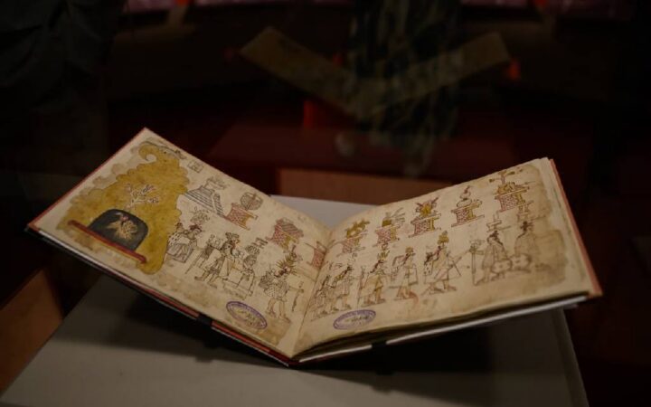 Después de casi 200 años, el “Códice Azcatitlan” regresa a México Después de casi 200 años, el “Códice Azcatitlan” regresa a México