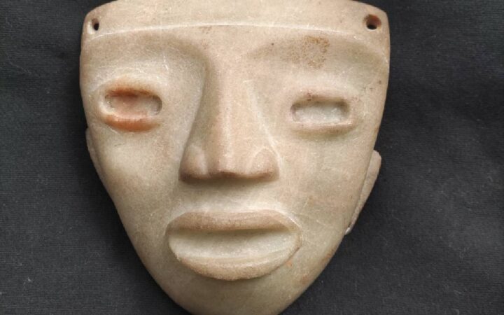 Histórica restitución: ciudadano japonés devuelve máscara mesoamericana a México Histórica restitución: ciudadano japonés devuelve máscara mesoamericana a México