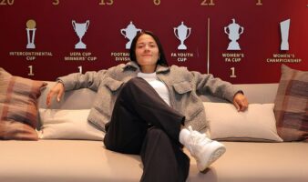 Rebeca Bernal hace historia, es la primera mexicana que jugará en el Manchester United