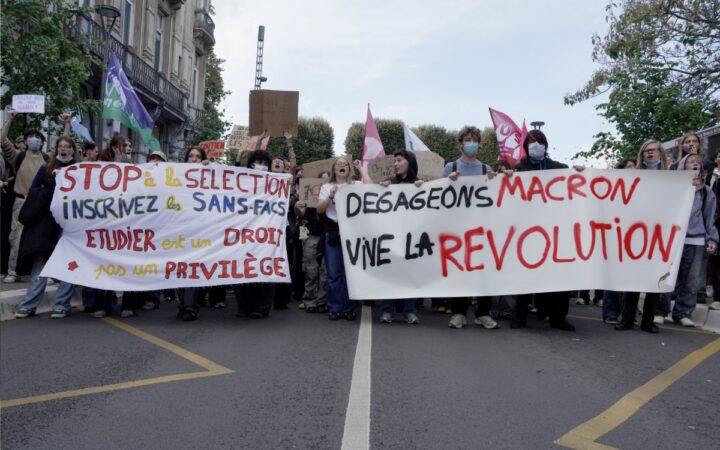 Hasta 500 institutos cerrarán este lunes en Francia por las protestas estudiantiles Hasta 500 institutos cerrarán este lunes en Francia por las protestas estudiantiles