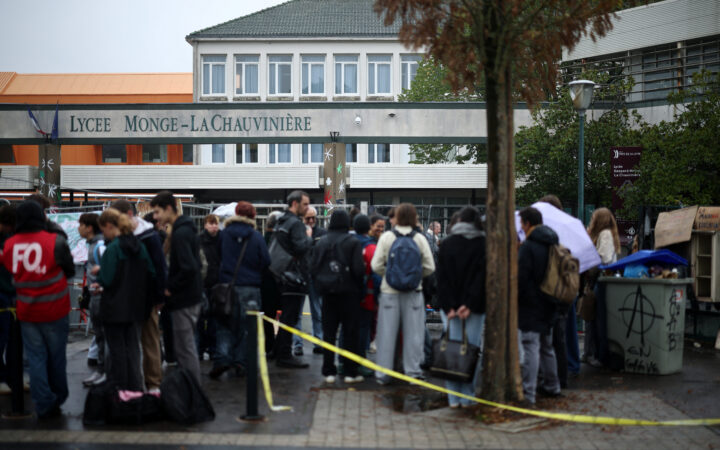 Descienden los institutos cerrados en Francia en vísperas de nueva jornada de protestas Descienden los institutos cerrados en Francia en vísperas de nueva jornada de protestas