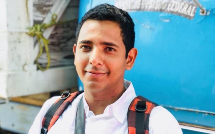 La Fiscalía de Oaxaca informó que Hamurabi Huesca que desempeñaba la función de taxista estaba esperando a su cliente de nombre D.A.S. A. de apodo “El Dario”, identificado como uno de los principales generadores de violencia en esa parte de la costa de Oaxaca.