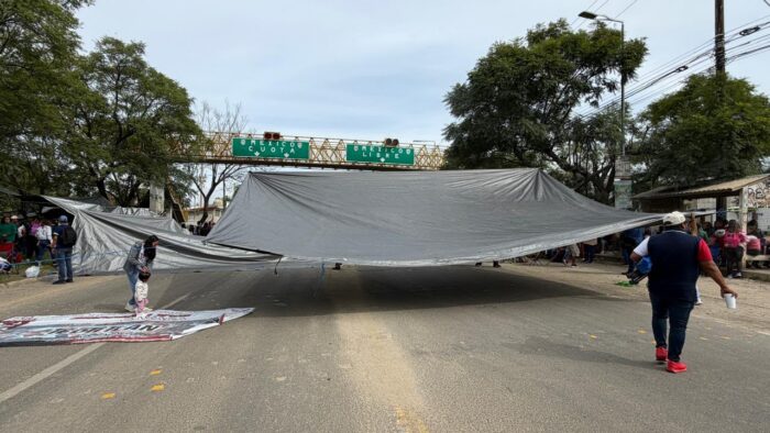 Las clases se suspendieron en toda la entidad oaxaqueña, por lo que cerca de 800 mil estudiantes de nivel básico no acudieron a clases este viernes.