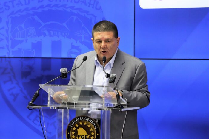 La titular de la Fiscalía General de la República, Ernestina Godoy, informó que el exfiscal de Chihuahua, César Jáuregui, habría cometido traición a la patria en materia de seguridad nacional al permitir que personas extranjeras intervinieran en territorio nacional sin autorización.